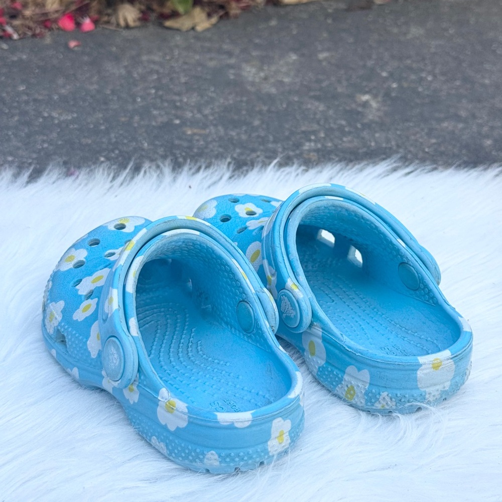Toddler Floral Crocs - Picture 4 of 5